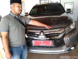 Bupati Tegal Diteror, Mobil Dinasnya Dibakar Pria Misterius