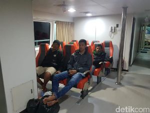 5 Korban Selamat KM Santika Nusantara Tiba di Pelabuhan Tanjung Perak