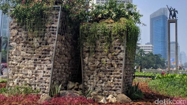 Potret Batu Karang yang Ada di Instalasi Gabion Bundaran HI