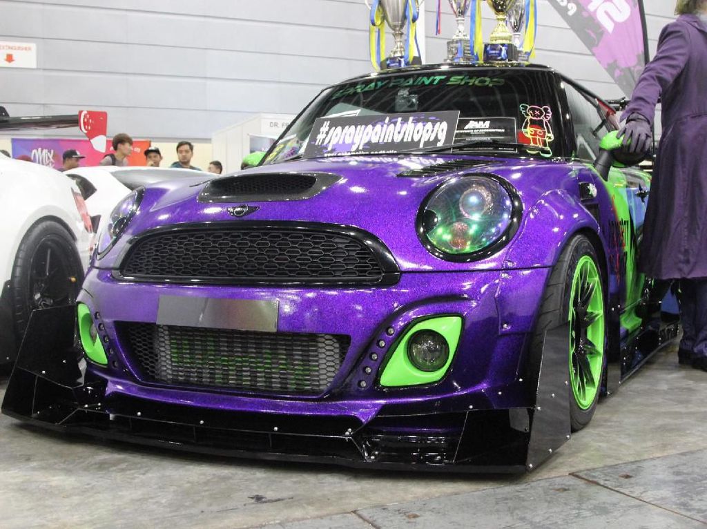 MINI Cooper Berwajah Joker MINI Cooper Berwajah Joker