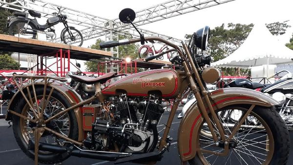 Motor dan Mobil Antik Serbu Yogyakarta