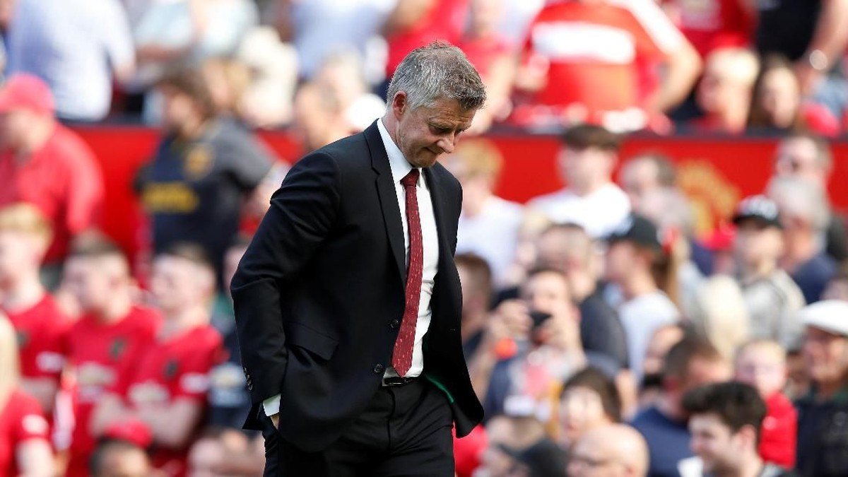 Ole Gunnar Solskjaer menilai Manchester United tak tajam dan kebobolan gol mudah saay kalah 1-2 dari Crystal Palace. (Foto: Andrew Yates/Reuters)