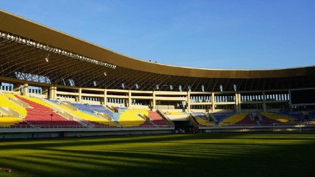 Jokowi Pamerkan Megahnya Stadion Manahan yang Baru