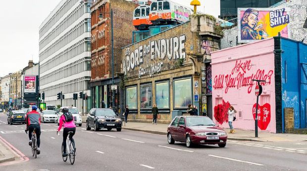 7 Lokasi Taylor Swift Kencan dalam Lagu 'London Boy'
