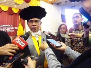 Diangkat Jadi Guru Besar UNS, Wimboh Bicara soal Revolusi Digital Diangkat Jadi Guru Besar UNS, Wimboh Bicara soal Revolusi Digital