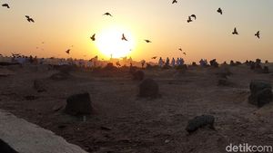 Ziarah ke Baqi Ketika Matahari Sejengkal Jari