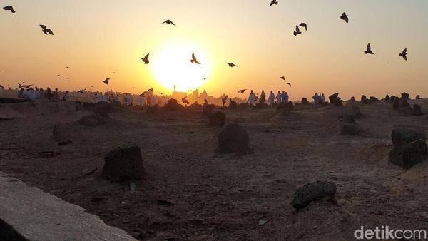 Ziarah ke Baqi Ketika Matahari Sejengkal Jari