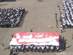 Maba Unitomo Diajak Tolak Sampah Plastik dan Perkuat Kebinekaan