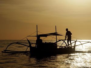 Perahu Penolong Ini Buat Nelayan Miskin Bisa Melaut Lagi Perahu Penolong Ini Buat Nelayan Miskin Bisa Melaut Lagi