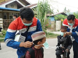 Pertamina Bagi-bagi Masker untuk Warga Dumai