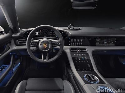 Interior Canggih Mobil Listrik Porsche