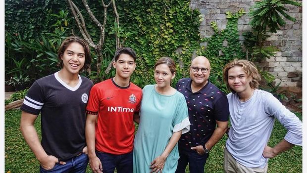 Maia Estianty dan keluarga