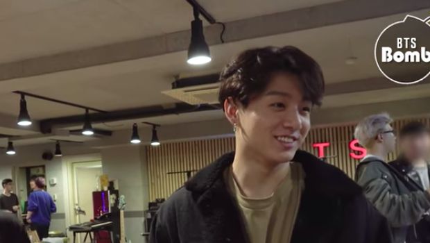 Jungkook BTS tampil polos alias tanpa make-up