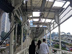 Duh! Atap JPO Dukuh Atas 1 Bolong-bolong