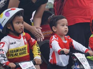 Lucunya Anak-anak Ramaikan Balap Sepeda Tanpa Dikayuh Lucunya Anak-anak Ramaikan Balap Sepeda Tanpa Dikayuh