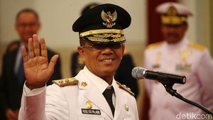Senyum Rusli Baco Setelah Resmi Jadi Wagub Sulteng