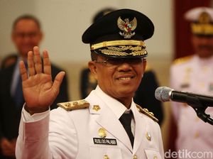 Senyum Rusli Baco Setelah Resmi Jadi Wagub Sulteng