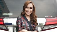 Penampilan Ayu Ting Ting Pakai Kimono, Mirip Siapa?