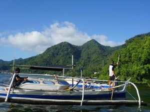 Perahu Penolong dari Dana Desa Buat Nelayan Miskin Bisa Melaut Lagi Perahu Penolong dari Dana Desa Buat Nelayan Miskin Bisa Melaut Lagi