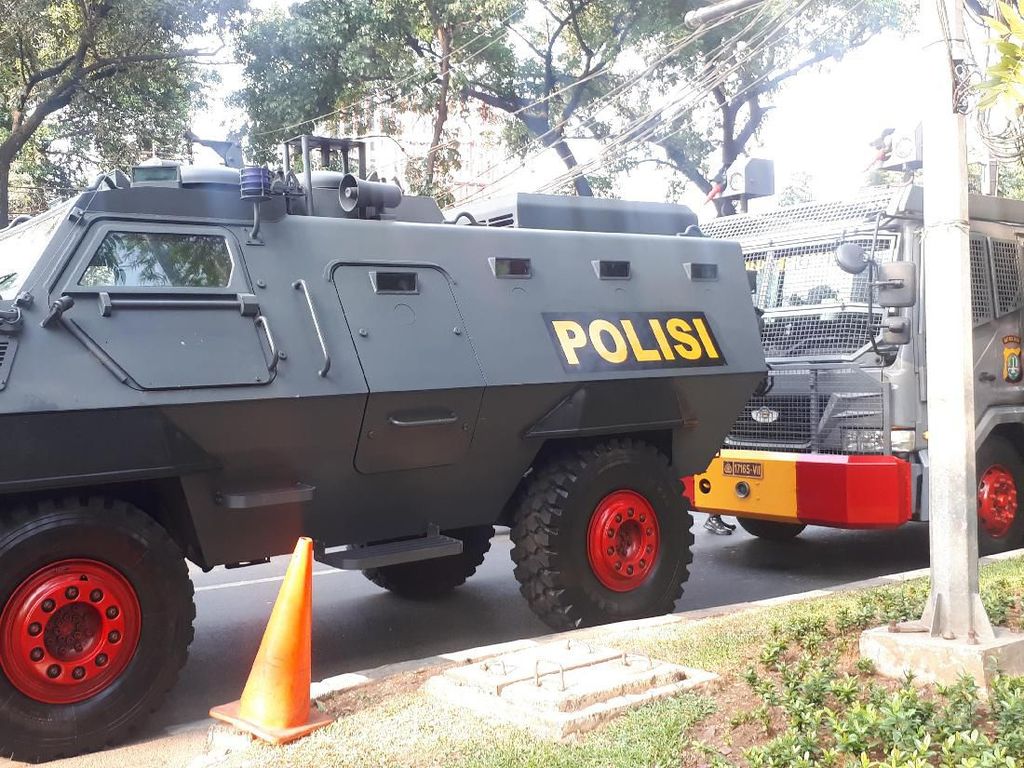 Jelang Pelantikan Anggota DPRD DKI, Baracuda hingga Water Cannon Siaga Jelang Pelantikan Anggota DPRD DKI, Baracuda hingga Water Cannon Siaga