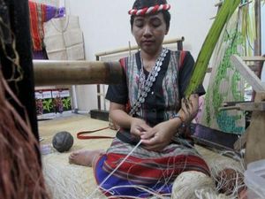 Ibu Kota Pindah ke Kaltim, Ini Kain Tenun Khasnya yang Jadi Warisan Budaya Ibu Kota Pindah ke Kaltim, Ini Kain Tenun Khasnya yang Jadi Warisan Budaya