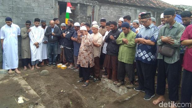 Ribuan Pelayat Hadiri Pemakaman Eks Panglima Laskar Jihad di Sleman