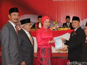 Anggota DPRD Bandung Barat Resmi Dilantik di Hotel Bintang Lima Anggota DPRD Bandung Barat Resmi Dilantik di Hotel Bintang Lima