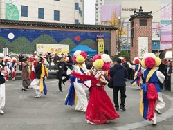 Menikmati Musim Gugur di Korea Selatan dengan Musik Petani