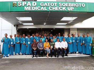 Berpiyama, Capim KPK Tes Kesehatan di RSPAD