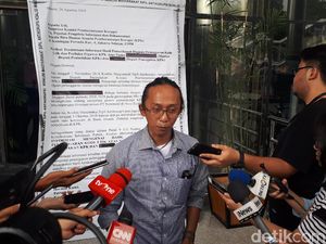 Koalisi Antikorupsi Kirim Surat Raksasa ke KPK Koalisi Antikorupsi Kirim Surat Raksasa ke KPK