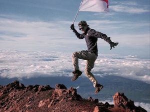 Hari Kemerdekaan di Puncak Tertinggi Sumatera