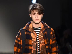 Adik Gigi Hadid Tolak Vaksin COVID-19, Begini Klarifikasinya