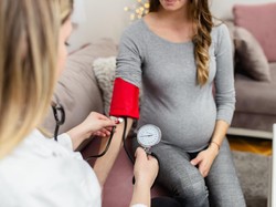 Punya Rahim Ganda, Wanita Ini Lahirkan Anak Kembar Beda 11 Minggu