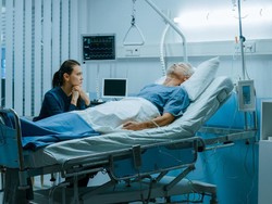 Kisah Haru Perjuangan Istri Rawat Suami yang Koma Selama 5 Tahun