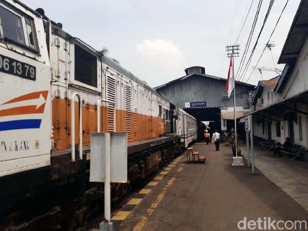 Menjajal Jalur Kereta Peninggalan Belanda di Jawa Barat Menjajal Jalur Kereta Peninggalan Belanda di Jawa Barat