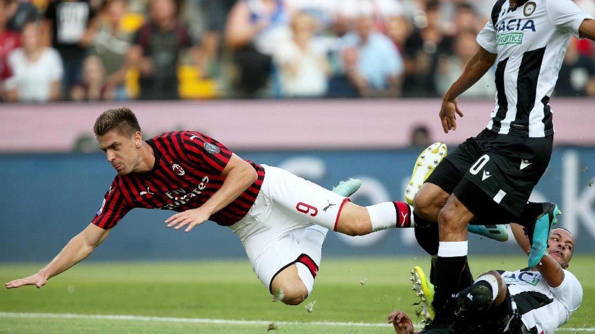 Piatek belum menyumbangkan gol untuk Milan di dua pekan pertama musim ini. (Foto: Gabriele Menis/ANSA via AP)