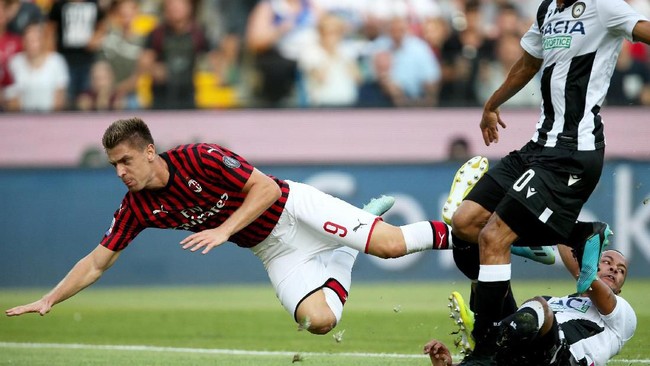 Krzysztof Piatek Buka Keran Gol dengan Nomor 9