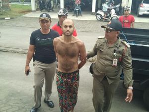 Ngamuk Bawa Sajam di Ubud, WN Inggris Diciduk Satpol PP