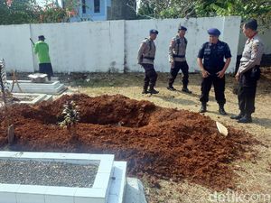 Gugur dalam Tugas, Ipda Erwin Dikebumikan di Taman Makam Pahlawan