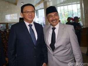 Ahok Jadi Sasaran Selfie-Salaman Anggota DPRD DKI Ahok Jadi Sasaran Selfie-Salaman Anggota DPRD DKI