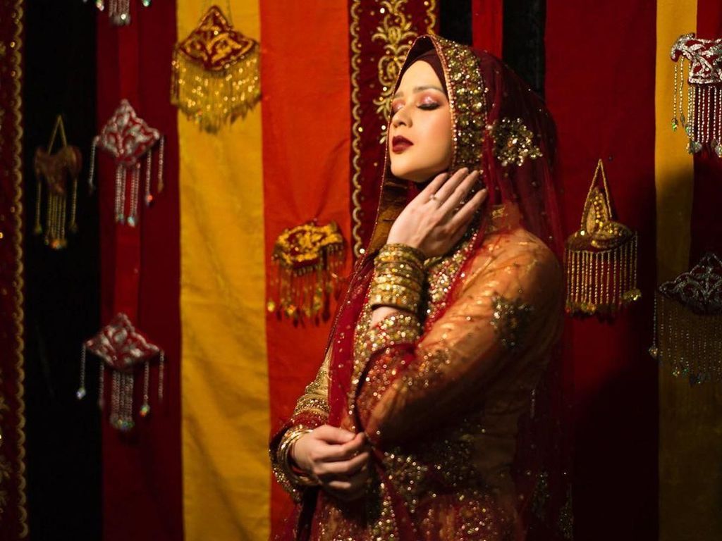 Gaya Hijab Cut Meyriska dari Pengajian Sampai Resepsi Pernikahan