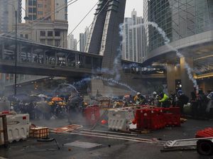 Polisi Hong Kong Tangkap 36 Orang Termasuk Bocah 12 Tahun dalam Bentrokan