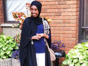 Kisah Inspiratif Farah, Hijabers dengan Wajah Rusak Akibat Scleroderma Kisah Inspiratif Farah, Hijabers dengan Wajah Rusak Akibat Scleroderma