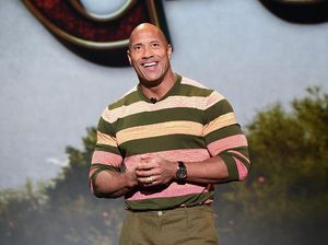 Dwayne Johnson Raih The Male Movie Star of 2021 PCA Dwayne Johnson Raih The Male Movie Star of 2021 PCA