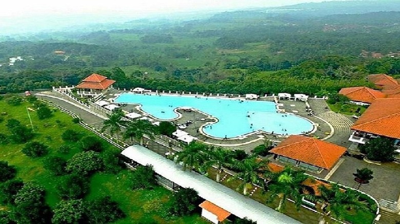 Seputar Giri Tirta Kahuripan, Resort Di Atas Awan Yang Keren