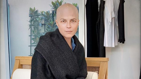 Penampakan Selma Blair yang Jadi Botak Karena Penyakit Multiple Sclerosis