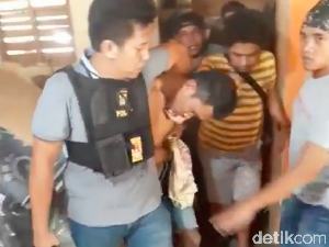 Video Detik-detik Penangkapan 2 Eksekutor Pembunuhan Ayah-Anak