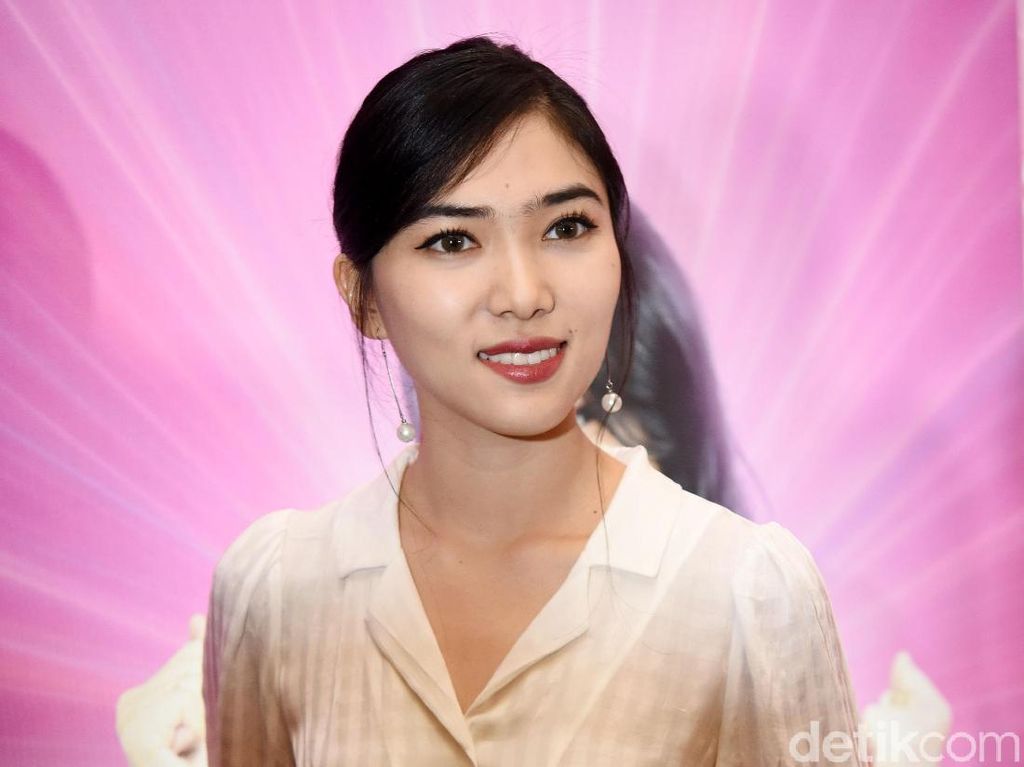Cita-cita Isyana: Jadi Tukul Cita-cita Isyana: Jadi Tukul