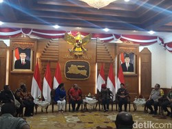 Gubernur Papua Bertemu Khofifah, Ini yang Dibahas