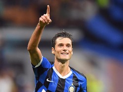 Candreva menutup pesta gol Inter pada menit ke-84. Sepakan keras dari jarak 30 meter membuat bola meluncur deras ke pojok kanan atas gawang Gabriel. Inter menang 4-0. Reuters/Daniele Mascolo.